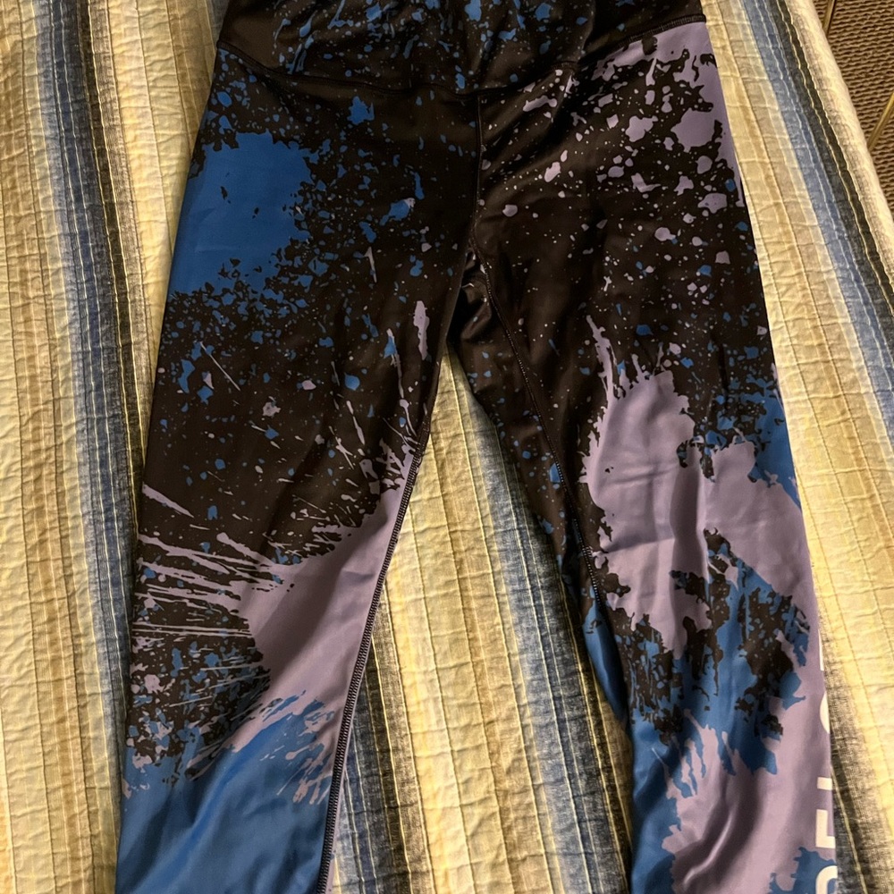 Kali Black and Blue Glossy Leggings